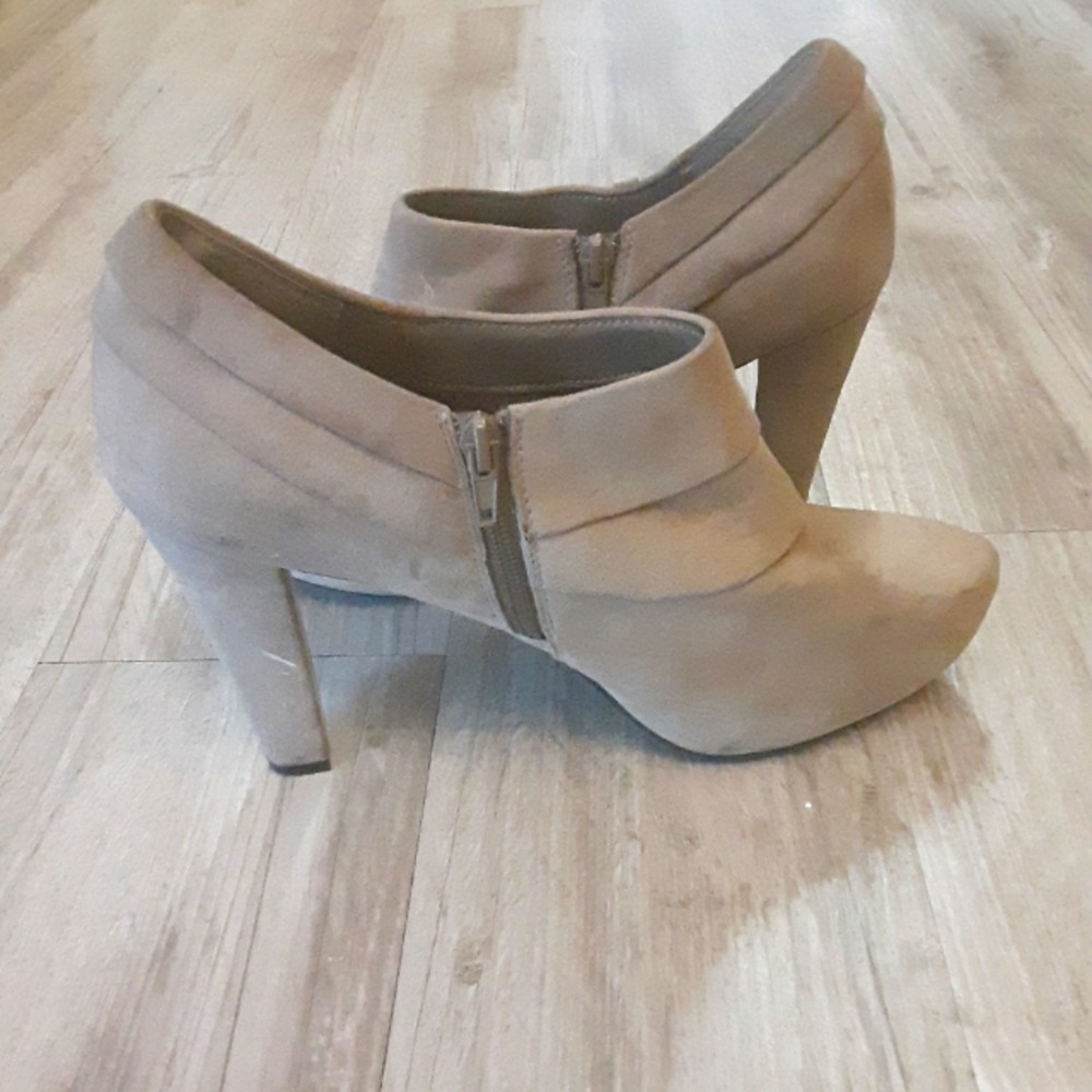 Me too Leather Suede heel Size 11